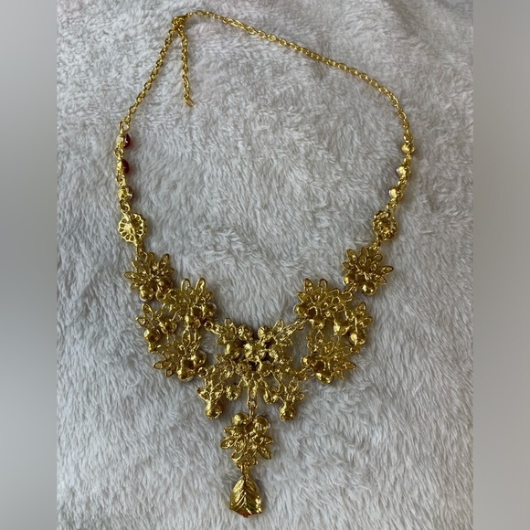 Gold Tone Necklace with‎ Red Stones - Picture 6 of 6